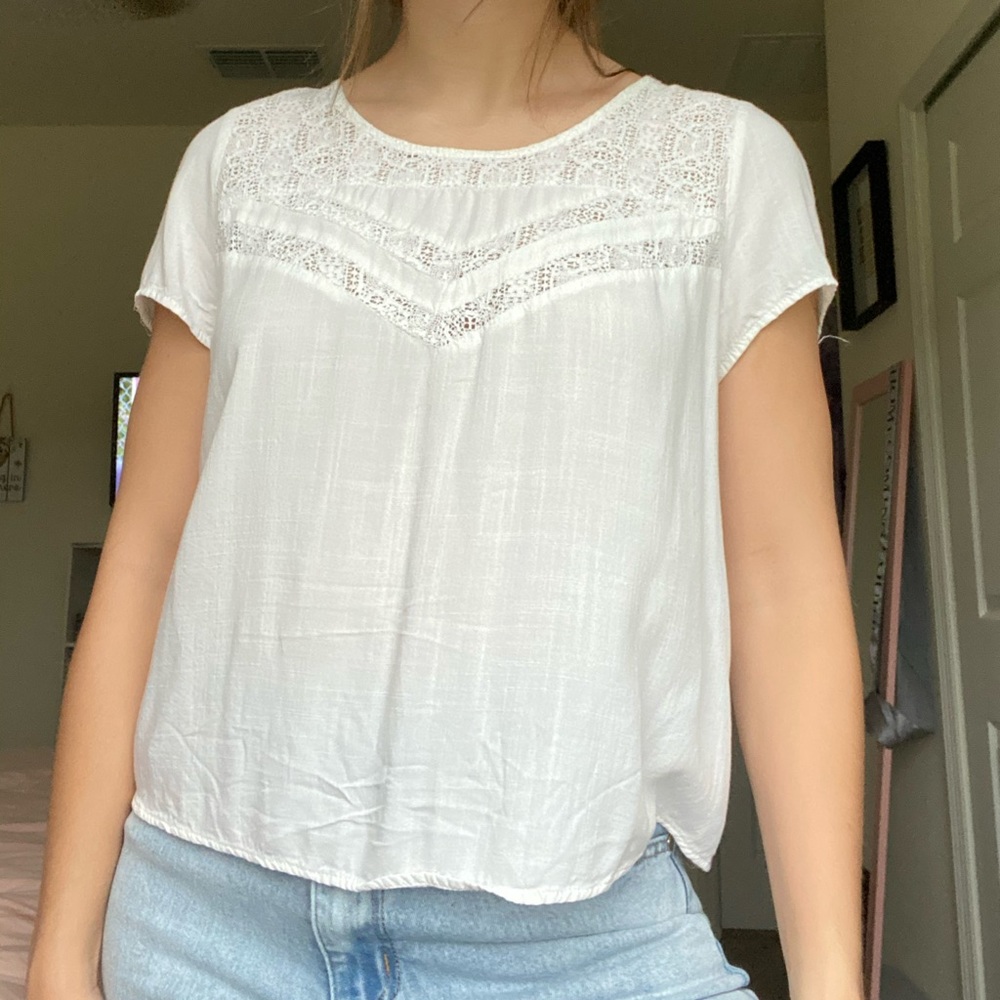 Skies Are Blue boho white lace tee top medium